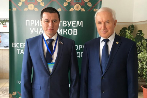 Депутат ЗД ТО Камалитов Ф.А. и руководитель Исполкома Всемирного конгресса татар Закиров Р.З.