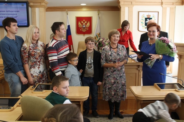 Награждение победителей конкурса «Читаем всей семьей» 2014 года