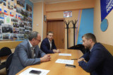 Изображение к новости 'Взаимодействие областного и городских парламентариев'. 