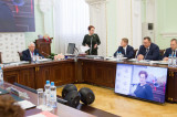 Изображение к новости 'Оксана Козловская вручила награду Думы Петру Чубику'. 